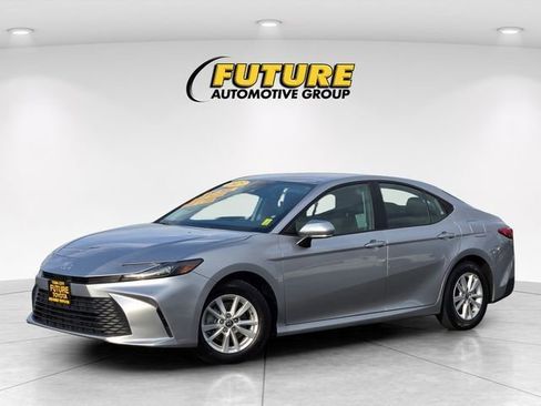 Used 2025 Toyota Camry LE FWD image 10