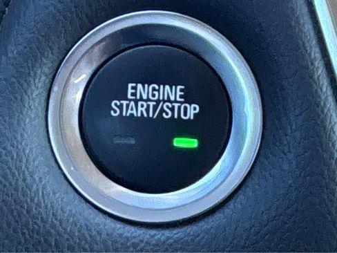 Certified 2021 Chevrolet Traverse LT image 6