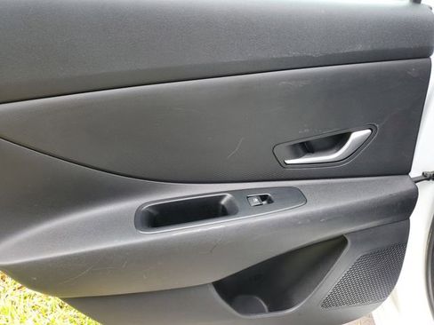 Used 2022 Hyundai Elantra SEL w/ Cargo Package FWD image 9
