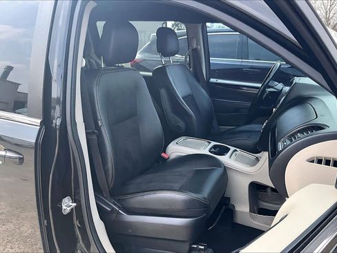 Used 2020 Dodge Grand Caravan SXT image 9