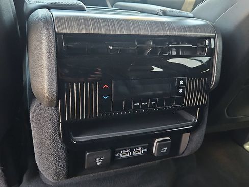 Used 2023 Jeep Wagoneer Series II AWD/4WD image 20