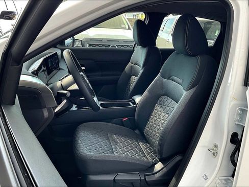 New 2026 Nissan Kicks SV image 15