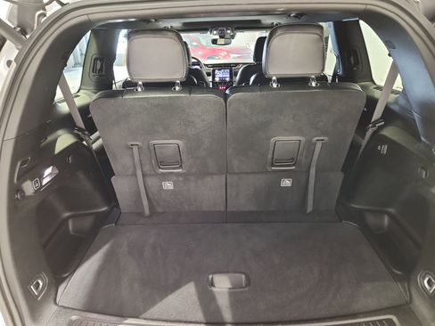 Used 2023 Jeep Grand Cherokee L Laredo image 19