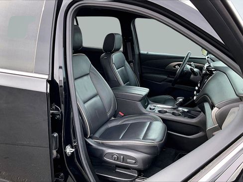 Used 2023 Chevrolet Traverse Premier image 8