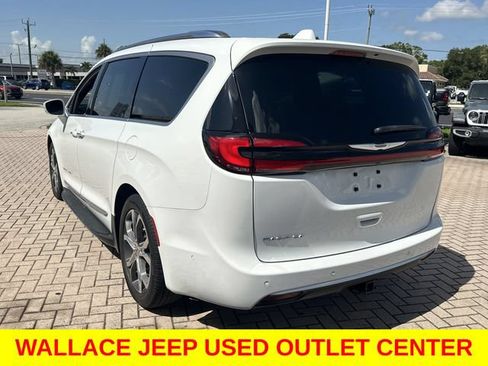 Used 2022 Chrysler Pacifica Pinnacle FWD image 9