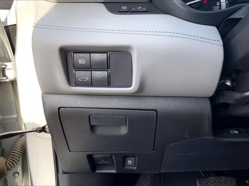 Used 2020 Toyota Highlander XLE FWD image 36