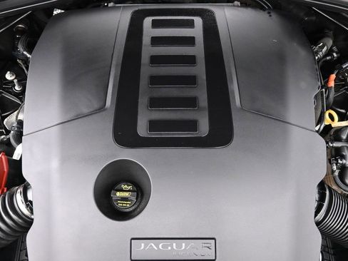 Used 2021 Jaguar F-PACE R-Dynamic S image 27