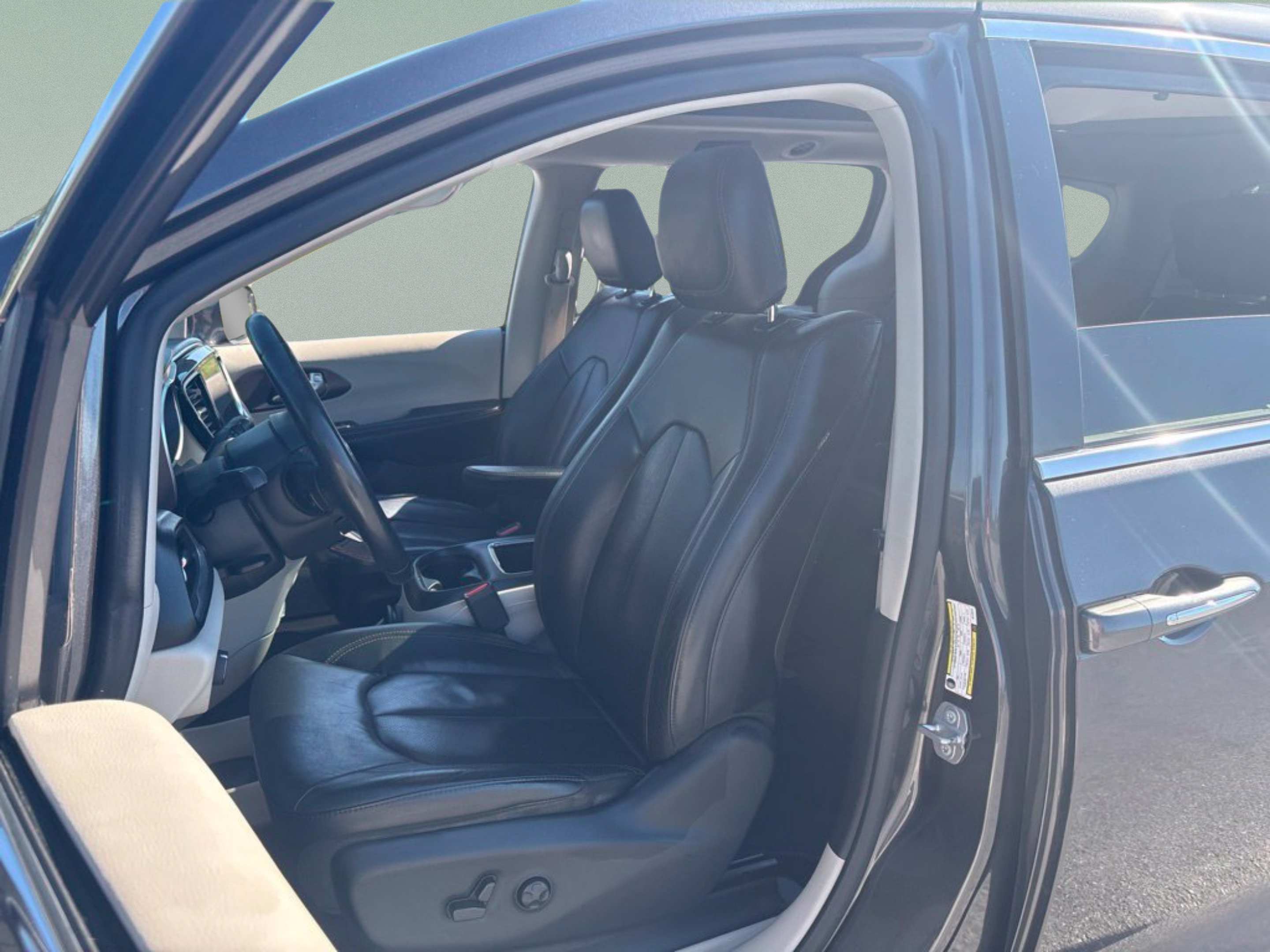 Used 2018 Chrysler Pacifica Touring-L Plus w/ Tire & Wheel Group FWD image 20