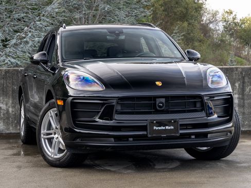 Certified 2025 Porsche Macan image 6