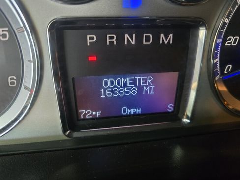 Used 2011 Cadillac Escalade ESV Luxury image 36