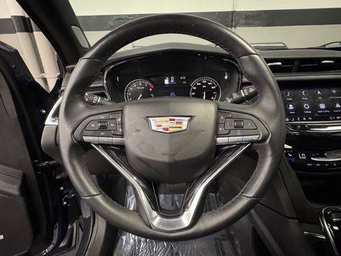Used 2025 Cadillac XT6 Premium Luxury image 29