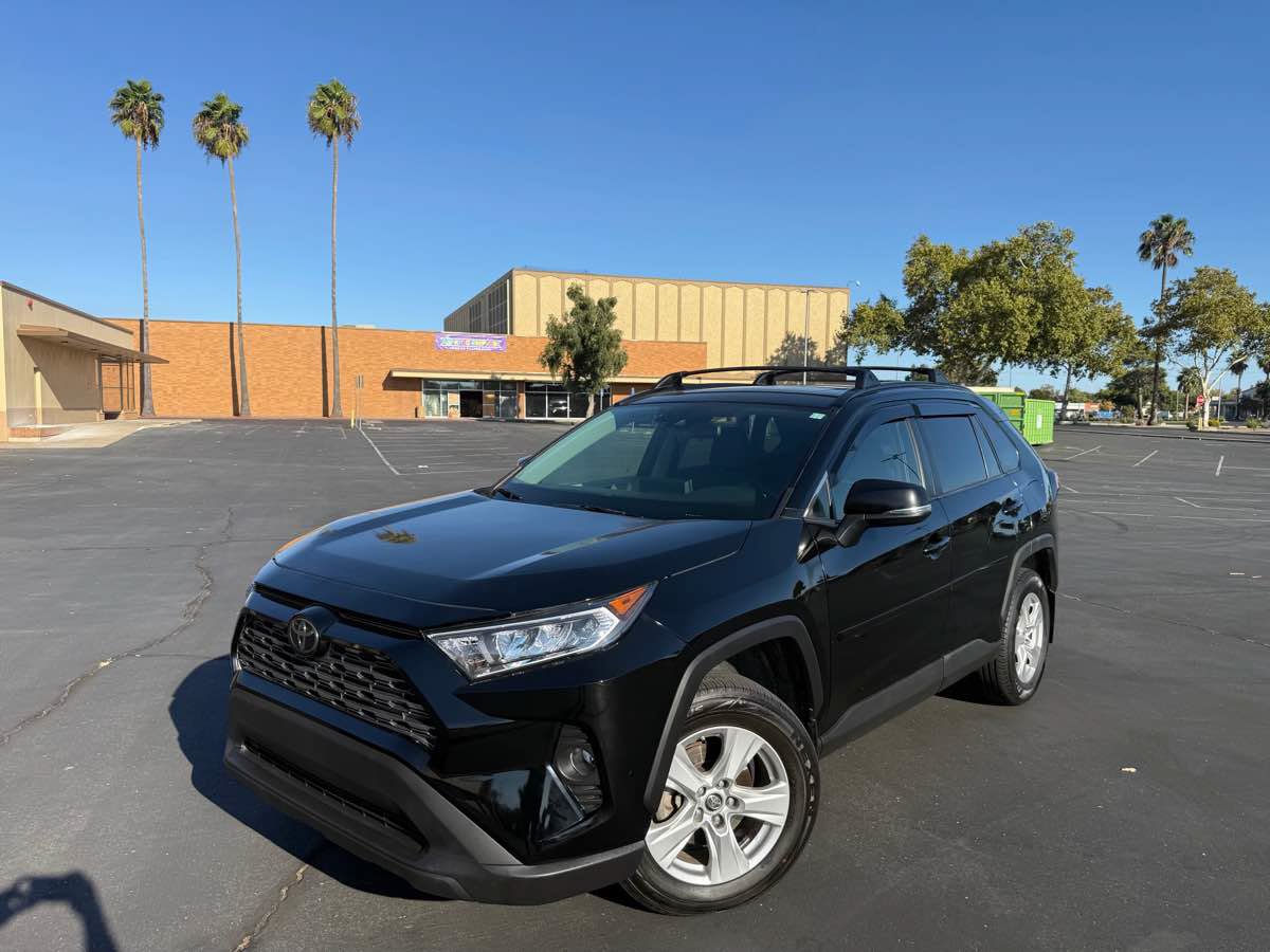 Used 2019 Toyota RAV4 XLE w/ Convenience Package AWD/4WD image 3