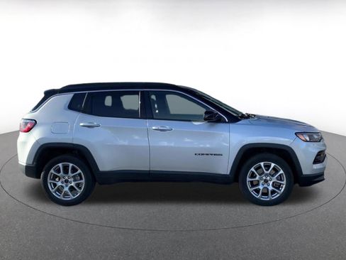 Used 2025 Jeep Compass Limited image 16