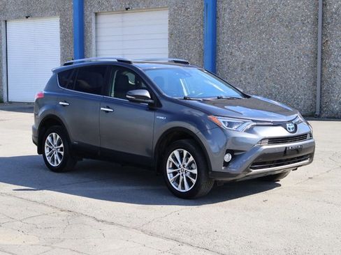 Used 2018 Toyota RAV4 Limited AWD/4WD image 3