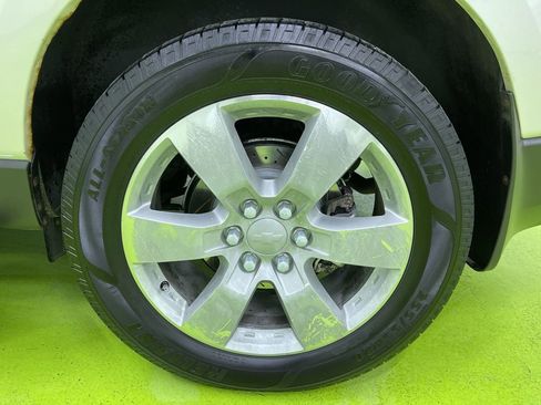 Used 2011 Chevrolet Traverse LTZ image 16