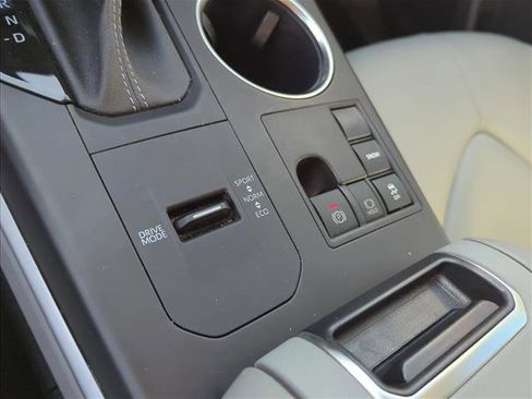 Used 2023 Toyota Highlander XLE FWD image 23