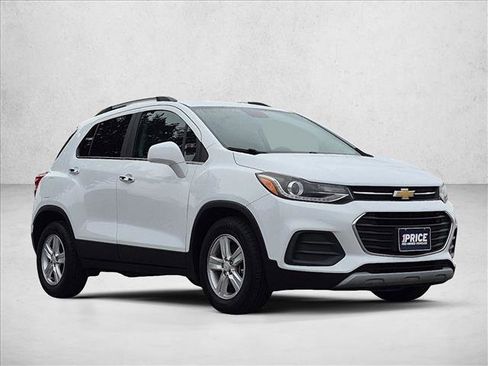 Used 2017 Chevrolet Trax LT w/ LT Convenience Package FWD image 9