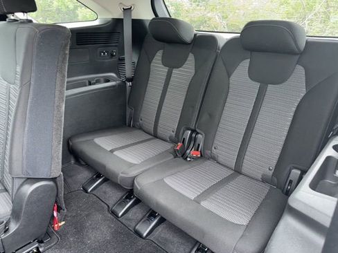 Used 2023 Kia Sorento LX image 8