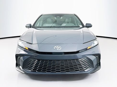 Used 2025 Toyota Camry SE w/ Convenience Package image 2