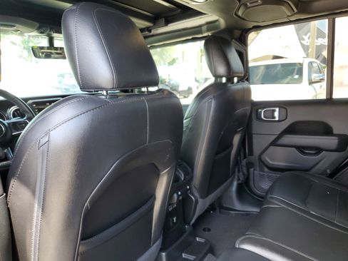 Used 2021 Jeep Wrangler Unlimited Sahara image 8