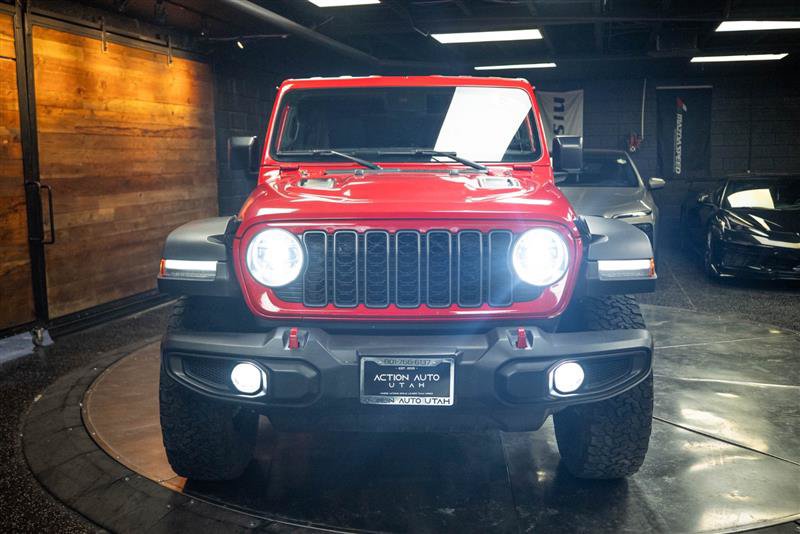 Used 2025 Jeep Wrangler Unlimited Rubicon AWD/4WD image 4