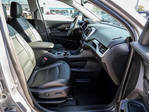 Used 2024 GMC Terrain SLT AWD/4WD image 17
