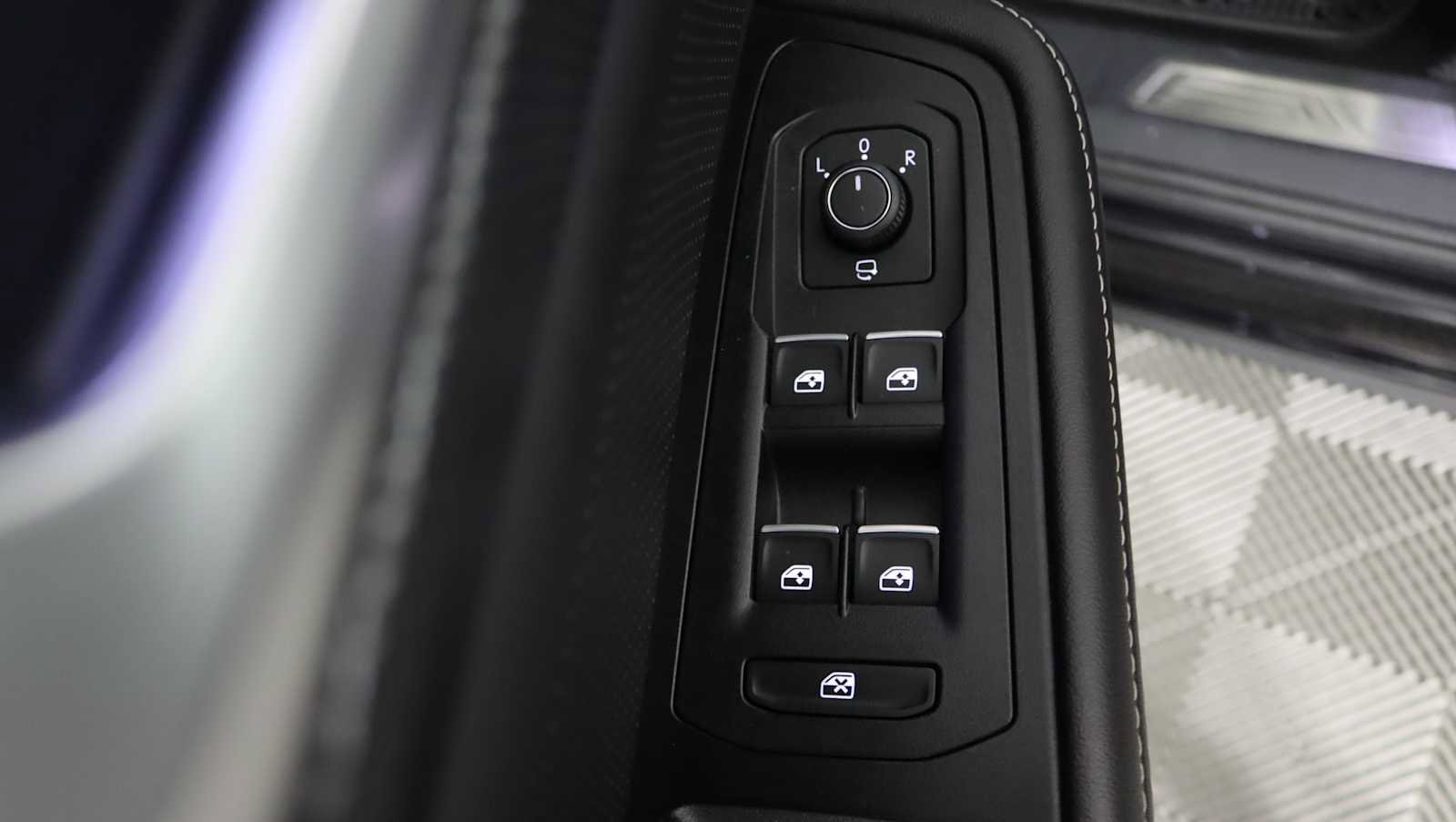 Used 2024 Volkswagen Atlas Cross Sport SEL Premium R-Line AWD/4WD image 18