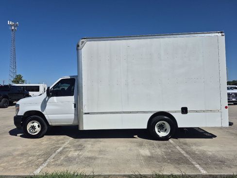 Used 2024 Ford E-450 and Econoline 450 Super Duty w/ Driver's Safety Package RWD image 11