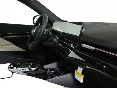 New 2026 BMW 530i xDrive w/ M Sport Package image 33