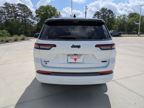 New 2026 Jeep Grand Cherokee L Summit AWD/4WD image 6
