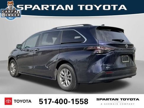 Used 2025 Toyota Sienna XLE FWD image 4