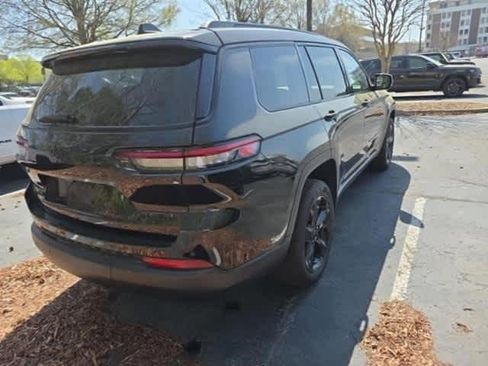 Used 2023 Jeep Grand Cherokee L Limited w/ Black Appearance Package image 3
