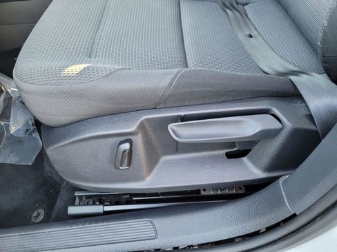 Used 2018 Volkswagen e-Golf SE image 15