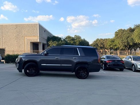 Used 2017 Cadillac Escalade Luxury image 4