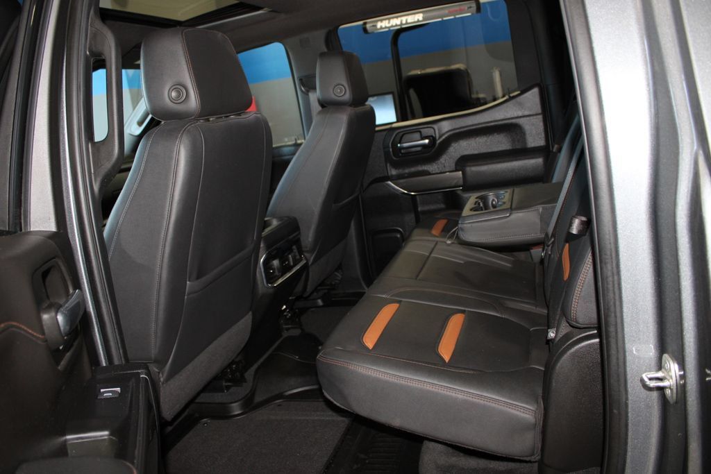 Used 2022 GMC Sierra 1500 AT4 w/ Technology Package AWD/4WD image 11