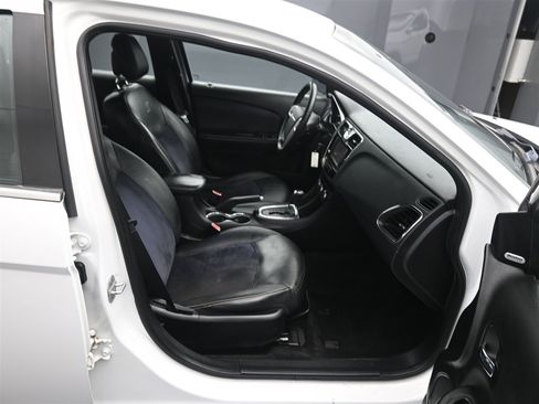 Used 2012 Chrysler 200 S image 9