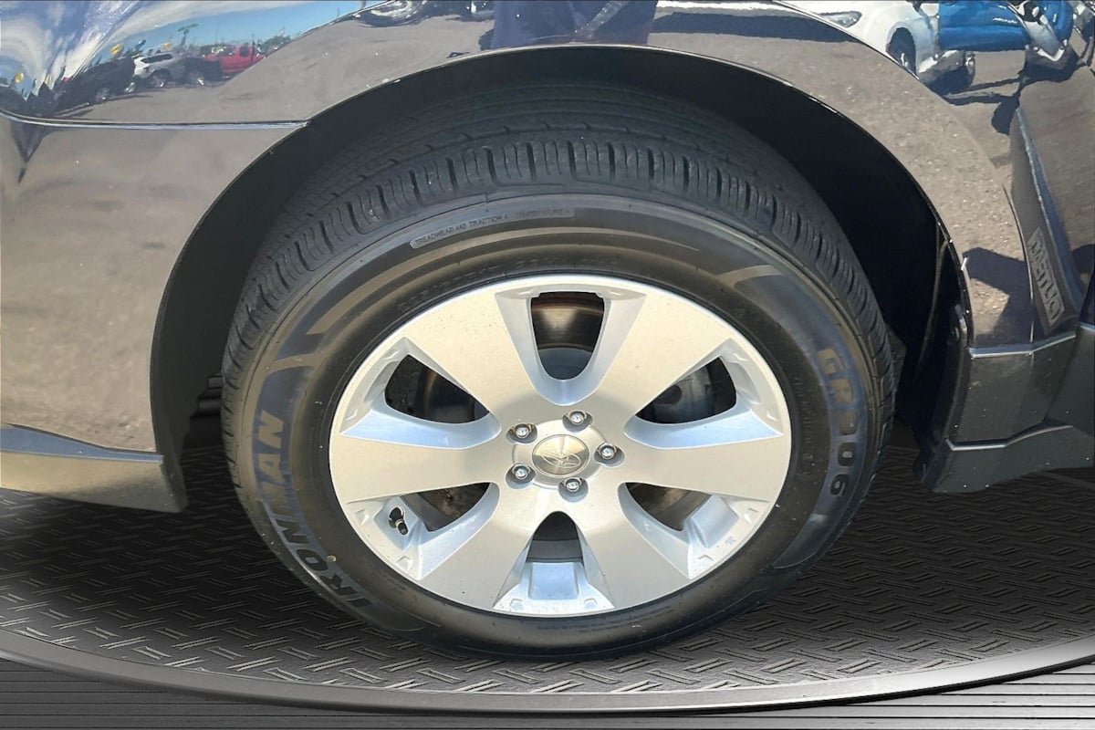 Used 2012 Subaru Outback 2.5i Premium w/ All-Weather Pkg AWD/4WD image 32