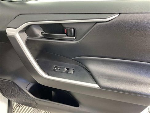 Used 2022 Toyota RAV4 LE image 23