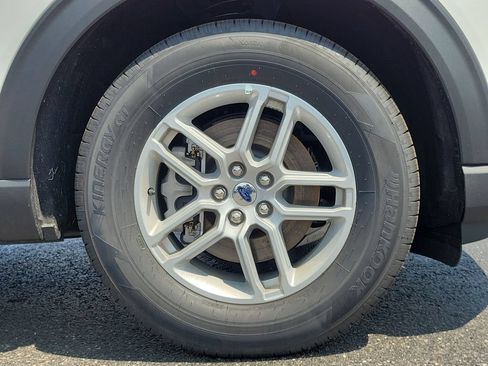 New 2026 Ford Explorer Active AWD/4WD image 9