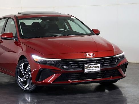 Used 2025 Hyundai Elantra SEL FWD image 6