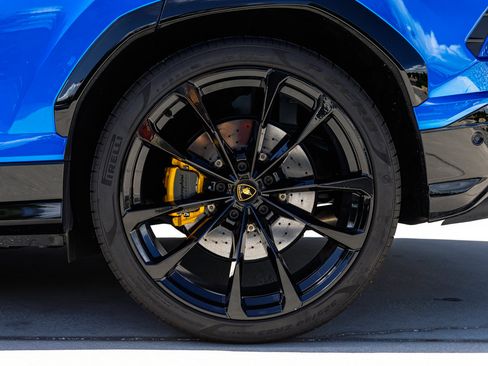 Used 2022 Lamborghini Urus image 19