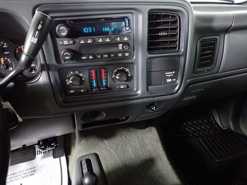 Used 2005 GMC Sierra 3500 SLE w/ Heavy-Duty Power Package AWD/4WD image 31