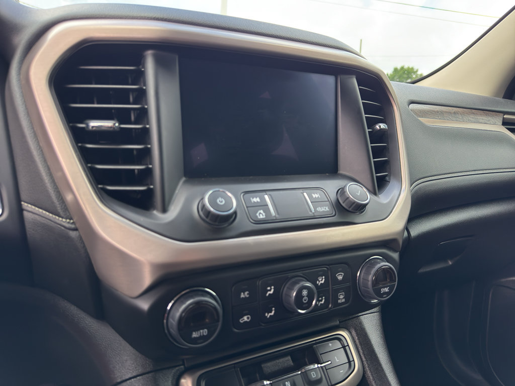 Used 2023 GMC Acadia Denali w/ Denali Technology Package FWD image 16