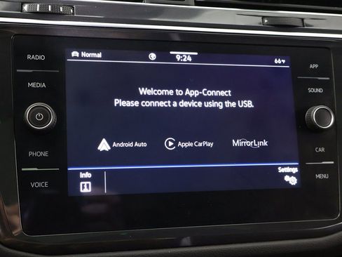 Used 2022 Volkswagen Tiguan SE R-Line image 46