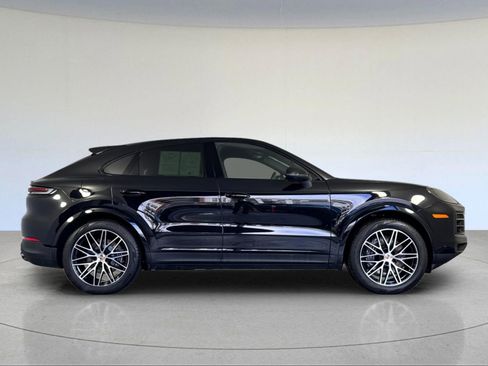 Certified 2025 Porsche Cayenne image 9