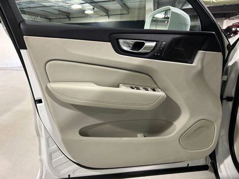 Certified 2023 Volvo XC60 T8 Plus AWD/4WD image 9