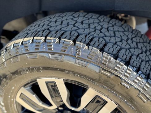 Used 2025 GMC Sierra 2500 Denali Ultimate image 32