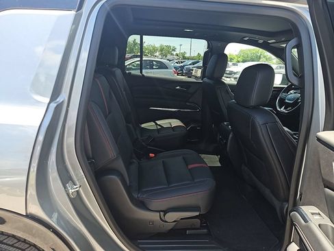 Used 2026 Chevrolet Traverse RS w/ LPO, Floor Liner Package AWD/4WD image 8