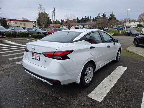 Used 2025 Nissan Versa S w/ Trunk Package image 7