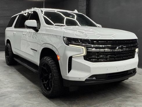 Used 2022 Chevrolet Suburban RST w/ Luxury Package AWD/4WD image 16